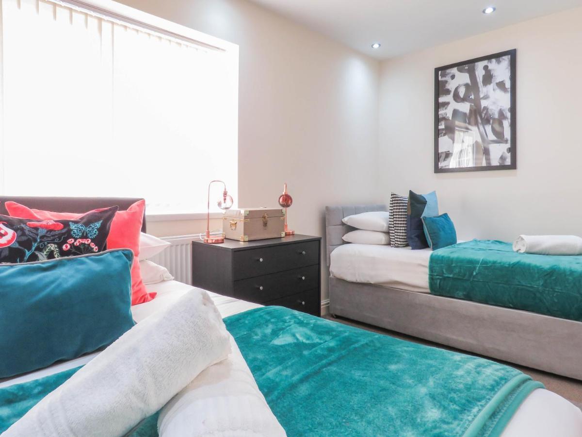 Tudors Esuites Four Bedroom House Birmingam Exterior foto